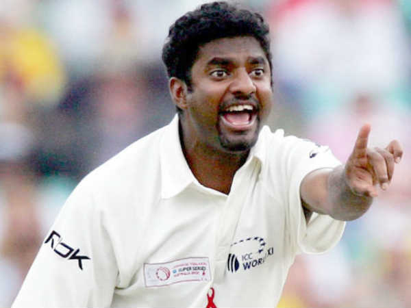 మురళీధరన్ 800 వికెట్లతో అగ్రస్థానంలో 
