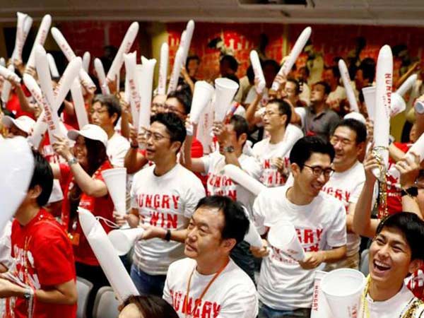  యుఎస్ ఓపెన్ సింగిల్స్ ట్రోఫీతో ఒసాకా