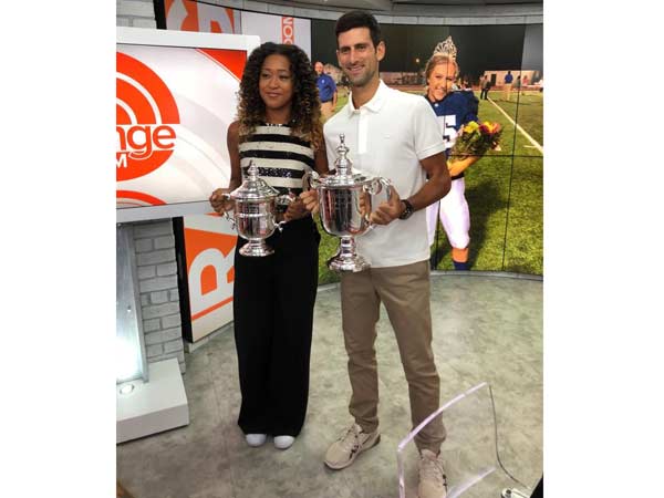  జొకోవిచ్‌తో కలసి ఫోటోలకు ఫోజోలు