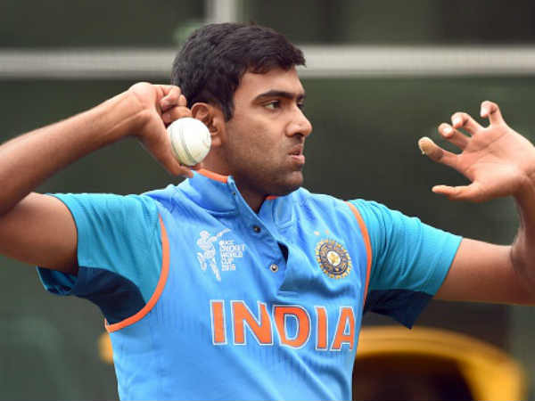 తొలి బంతికే వికెట్ తీసిన అశ్విన్