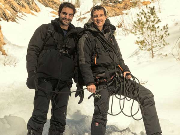 బియర్‌ నా చేయి పట్టుకొనే ఉండు