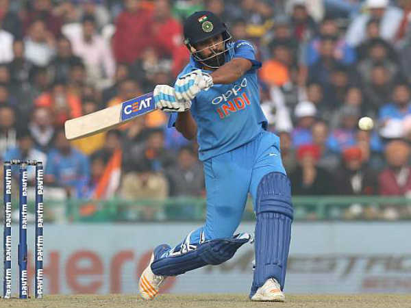 300కుపైగా సిక్సులు బాదిన ఏడో బ్యాట్స్‌మెన్‌