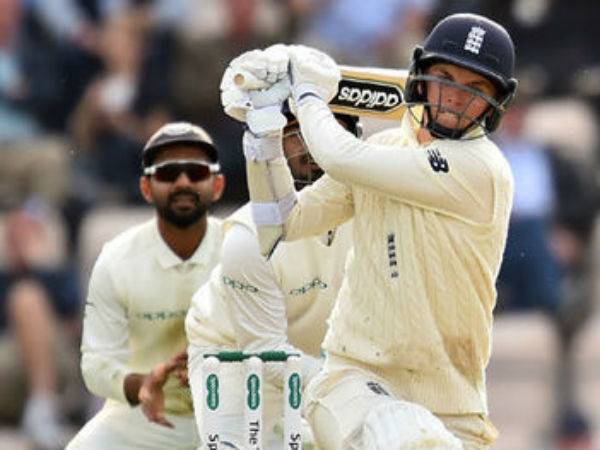 200 పరుగులు దాటించిన శామ్ కర్రన్ 200 పరుగులు దాటించిన శామ్ కర్రన్