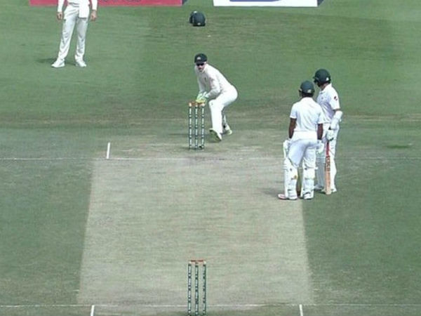 అసద్‌తో పిచ్‌ మధ్యలోనే ముచ్చట్లు