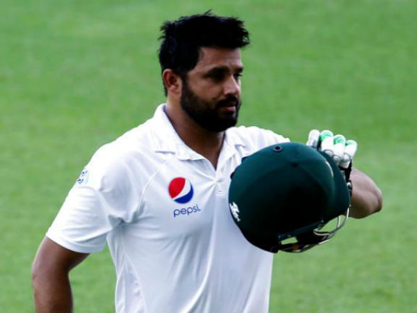 పిచ్‌ మధ్యలో ముచ్చట్లు పెట్టే క‍్రమంలో