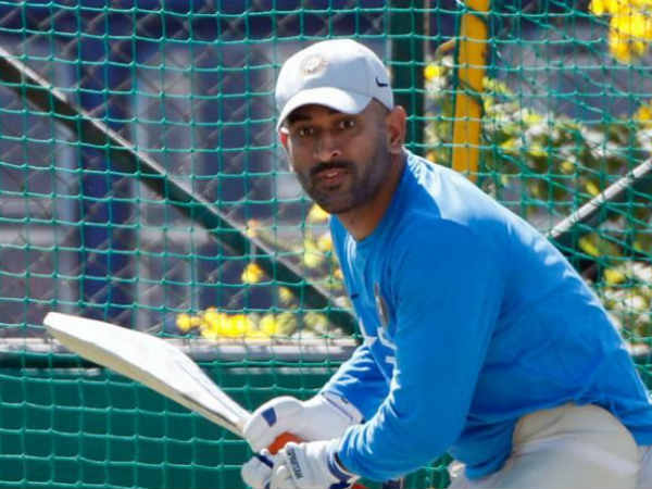 ధోనీకి కావాల్సిన పరుగులు 101 ధోనీకి కావాల్సిన పరుగులు 101