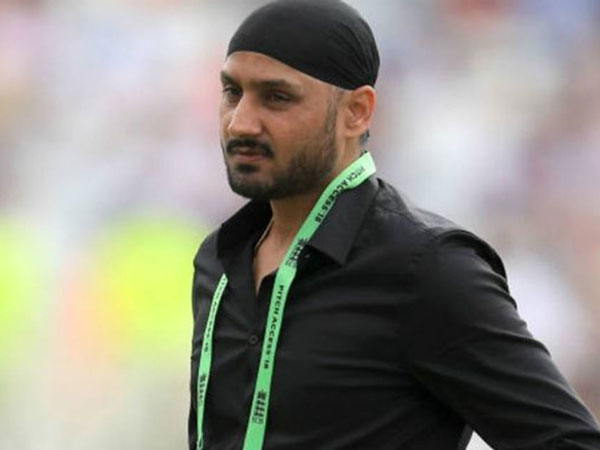 మాజీ క్రికెటర్లు సైతం మండిపాటు