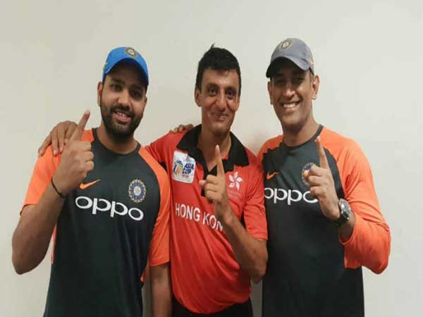 హాంకాంగ్ డ్రెస్సింగ్‌ రూమ్‌కి వెళ్లి సందడి 