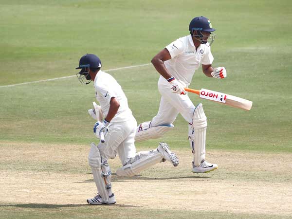  92 పరుగుల వద్ద గాబ్రియేల్‌ బౌలింగ్‌లో ఔట్