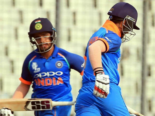 ఆకాశమే హద్దుగా చెలరేగిన బ్యాట్స్‌మన్ 