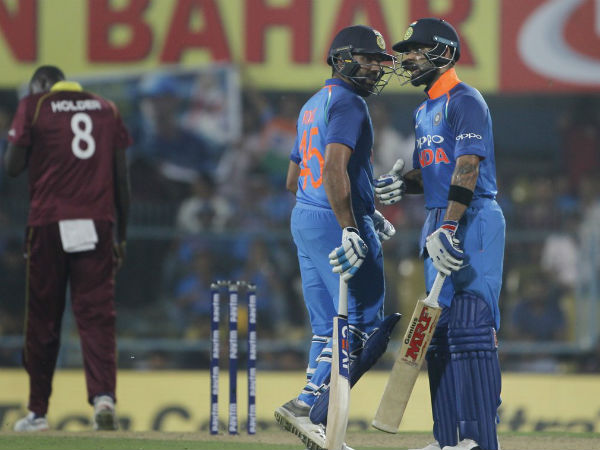 323 పరుగుల విజయ లక్ష్యాన్ని 42.1 ఓవర్లలోనే