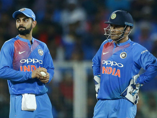 ఒకే రికార్డు వేటలో కోహ్లీ, ధోని