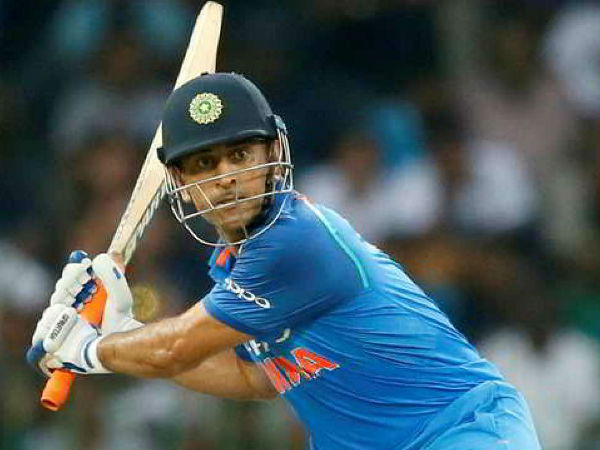 ఆటగాళ్లు ఏడో స్థానంలో ధోని ఆటగాళ్లు ఏడో స్థానంలో ధోని