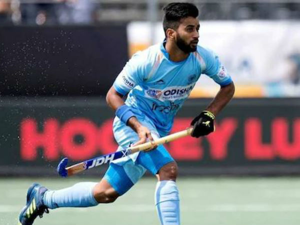 మ్యాచ్‌ ఆరంభంలోనే పాక్‌కు పెనాల్టీ కార్నర్‌