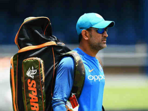 45 నిమిషాల పాటు శ్రమించిన ధోనీ