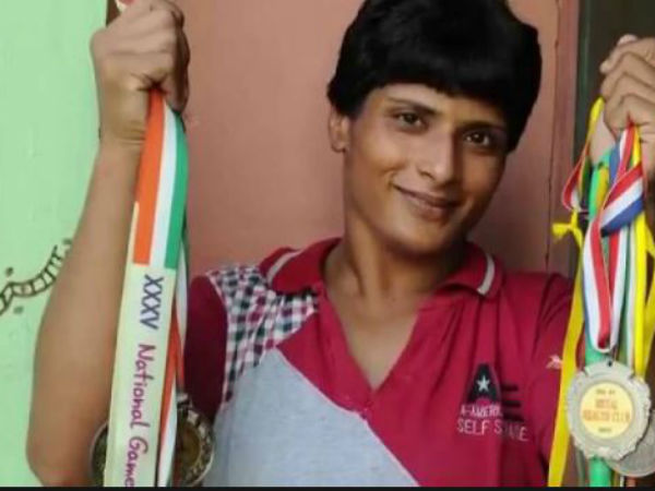 పతకాలు చూసి గర్వపడుతున్నారు