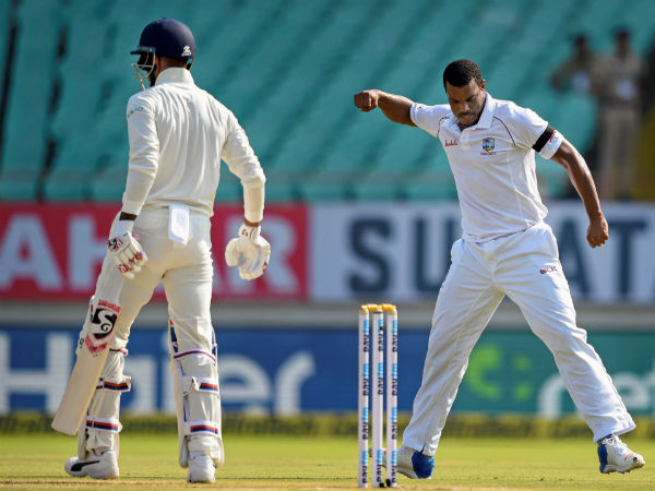 మొదటి ఓవర్ ఆఖరి బంతికి కేఎల్ రాహుల్ ఔట్ 