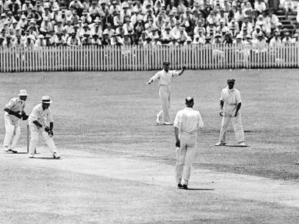 బ్యాట్స్‌మన్‌ శరీరంపైకి వేగంగా బంతులు వేస్తే