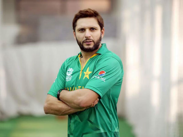  వన్డేల్లో ఎనిమిదివేలకు పైగా పరుగులు చేసిన అఫ్రిది