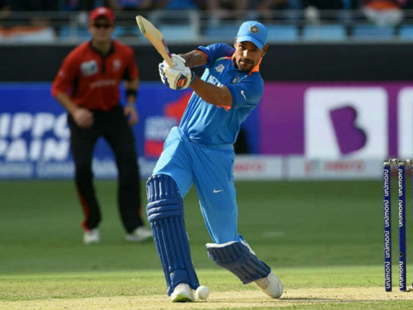 ధావన్ ఔట్, తొడగొట్టిన విండిస్ బౌలర్