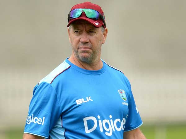  కోచ్ స్టువర్ట్ లా శుక్రవారం మీడియాతో మాట్లాడుతూ