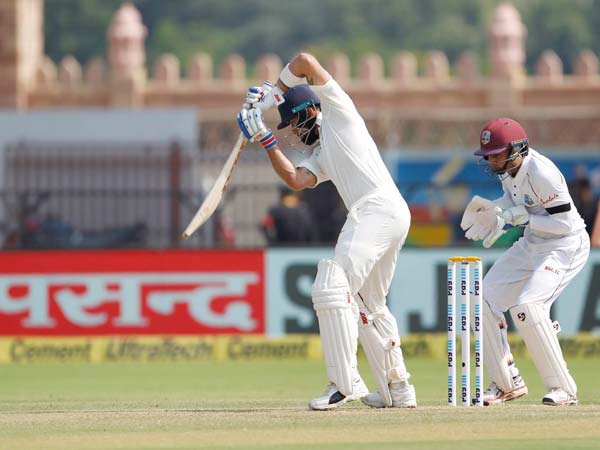 రహానేతో కలిసి కోహ్లీ మరో సెంచరీ భాగస్వామ్యం