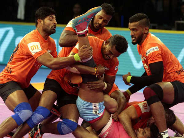 యు ముంబా తరఫున సిద్ధార్థ్‌ దేశాయ్‌ 14