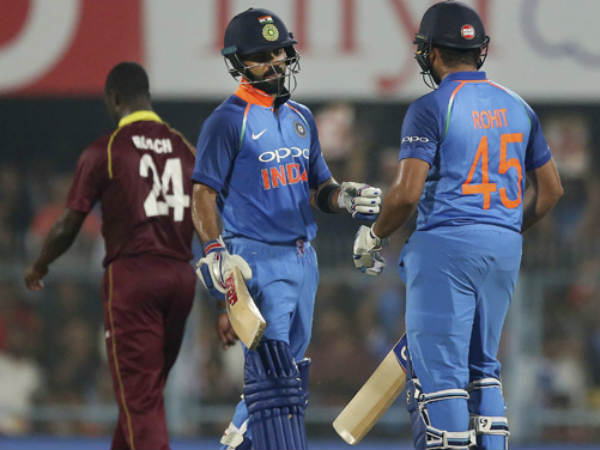  తొలుత బ్యాటింగ్ చేసిన విండీస్ 322/8