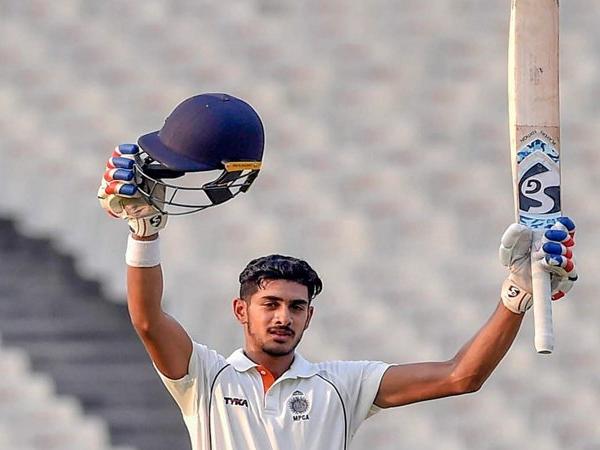 గత నాలుగేళ్లుగా ప్రొఫెషనల్‌ క్రికెట్‌ ఆడుతున్నా