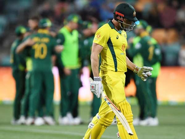 వర్షం కారణంగా 10 ఓవర్లకు 108/6తో