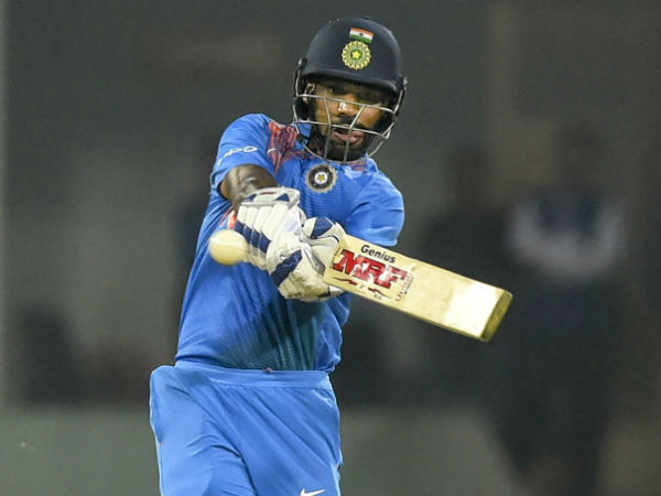 మ్యాన్ ఆఫ్ ద మ్యాచ్‌గా నిలిచిన ధావన్