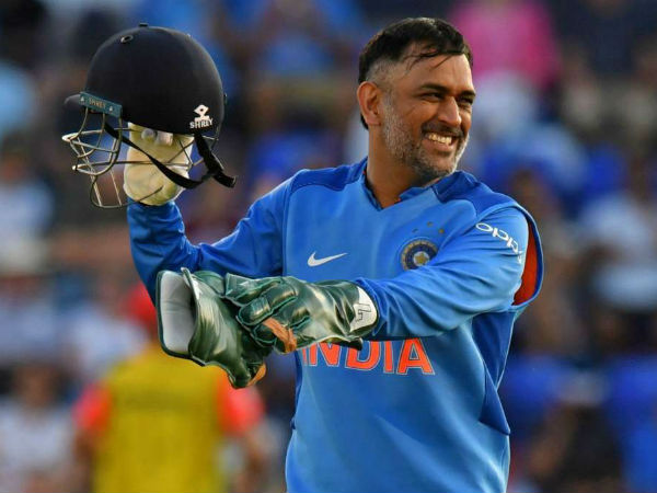 ప్రభావం చూపే వ్యక్తుల్లో ధోని మూడో స్థానంలో 