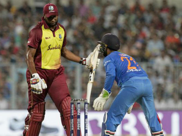 మూడు క్యాచ్‌లు పట్టిన దినేశ్ కార్తీక్