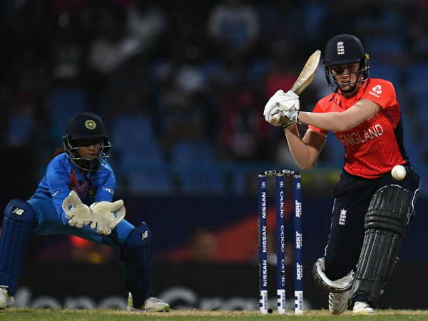 ఆడుతూ పాడుతూ లక్ష్యాన్ని చేధించిన ఇంగ్లాండ్ 