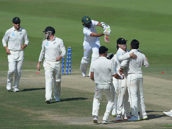 నాలుగు పరుగుల తేడాతో నాలుగు పరుగుల తేడాతో