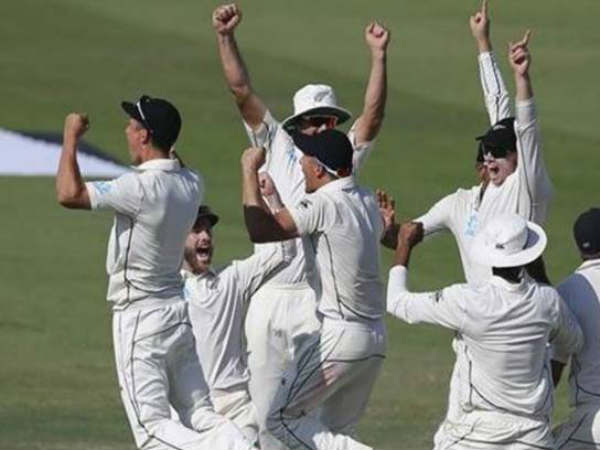 రెండు పరుగుల తేడాతో.. రెండు పరుగుల తేడాతో..