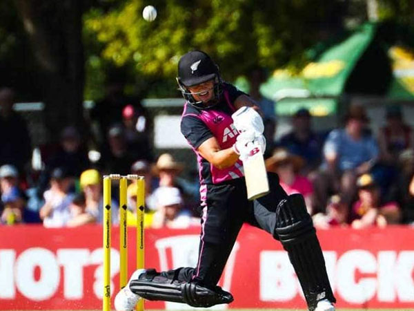 తొలి ఓవర్లలో మాత్రమే కట్టడి చేసిన కివీస్ 