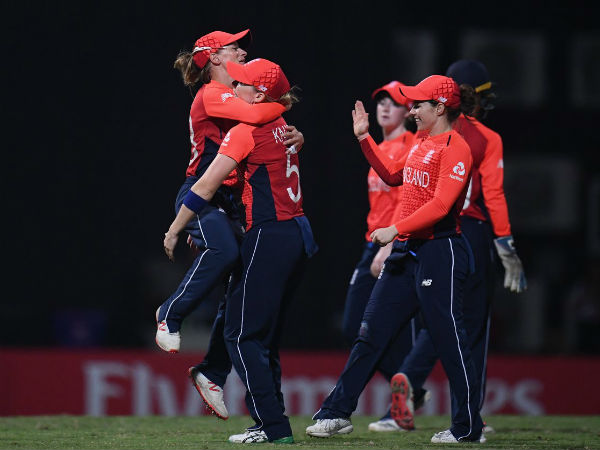 ఇంగ్లాండ్ బౌలర్లు అద్భుతంగా రాణించారు ఇంగ్లాండ్ బౌలర్లు అద్భుతంగా రాణించారు