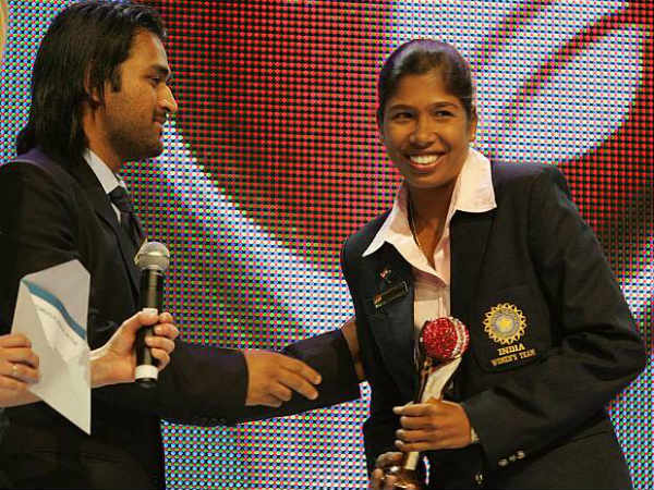 దేశవాళీ మ్యాచ్‌లకు రైళ్లకు బదులు విమానంలో