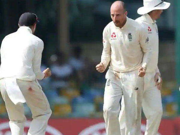 చర్చనీయాంశంగా మారిన స్పిన్నర్ సందకన్ బౌలింగ్‌ 