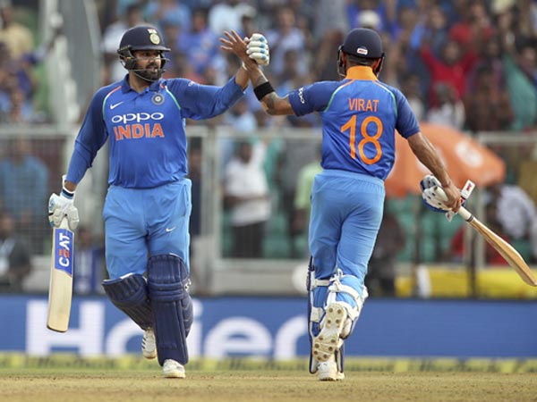 ఇన్నింగ్స్‌ 8వ ఓవర్‌లో సరదా సన్నివేశం