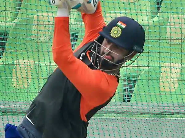 ధోని స్థానంలో వికెట్ కీపర్‌గా పంత్