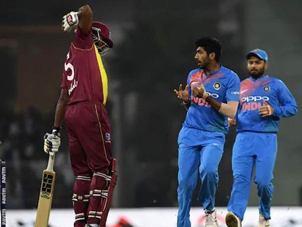  పొలార్డ్‌ వైపు కోపంగా చూసిన బుమ్రా