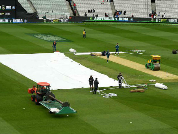 వర్షం వల్ల దాదాపు గంటకు పైగా సమయం వృథా