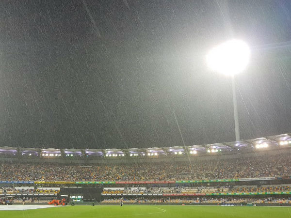 చివర్లో వర్షం రావడంతో మ్యాచ్ తారుమారు