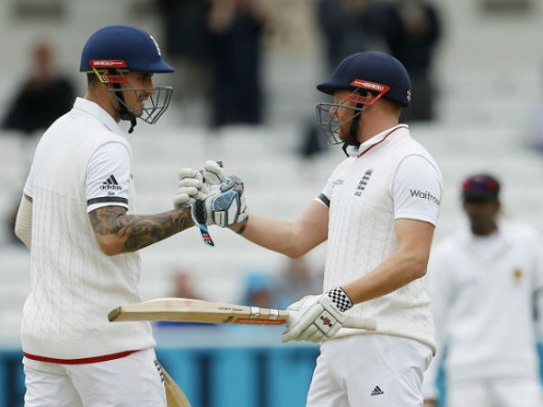 322/6 వద్ద ఇన్నింగ్స్‌ను డిక్లేర్ చేసిన ఇంగ్లాండ్