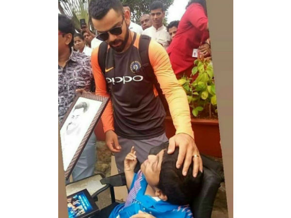 అభిమాని కోసం ధోనీ, కోహ్లీ: 