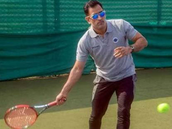 ధోనీ టెన్నిస్ పట్టి అందులోనూ కప్