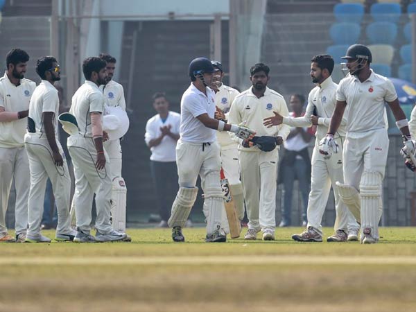  112 పరుగుల వద్ద వికెట్‌ కీపర్‌కు క్యాచ్‌ ఇచ్చి