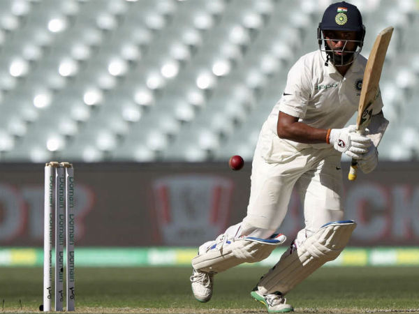  ఆసీస్‌ బ్యాట్స్‌మెన్‌ పెవిలియన్‌కు క్యూ 